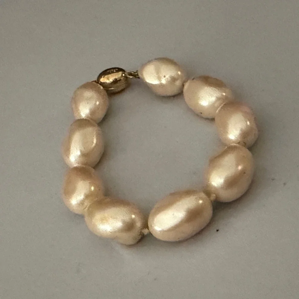 Monet Imitation Pearl Bracelet 6.5 in Cream  Baroque Style Gold Tone  Ball Clasp
